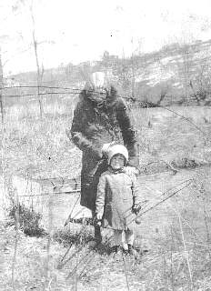 vera dagion with unknown girl parkston 1930s.jpg